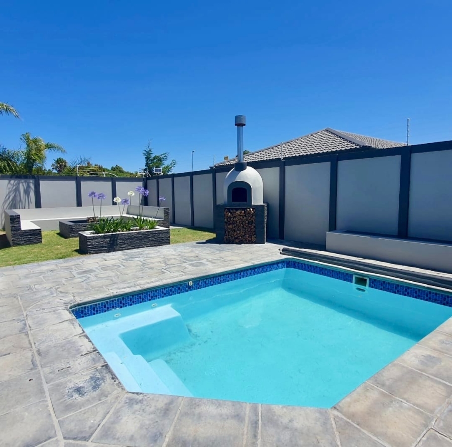 4 Bedroom Property for Sale in Strand South Western Cape